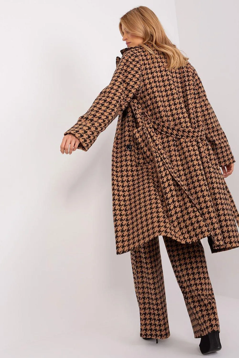 Lakerta elegant and classic transitional coat